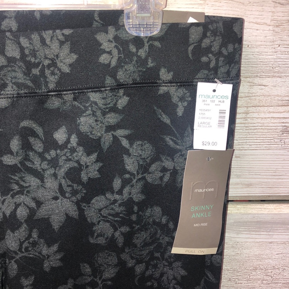 Maurices, skinny ankle mid-rise pants. Large